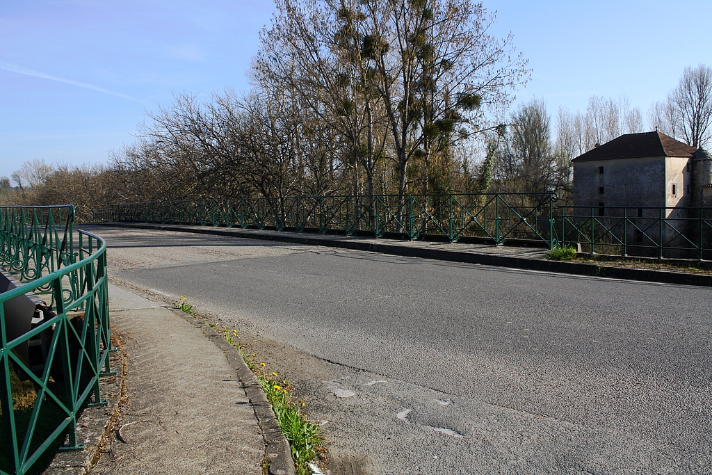 st-martin-de-lerrm-pont-eiffel.jpg